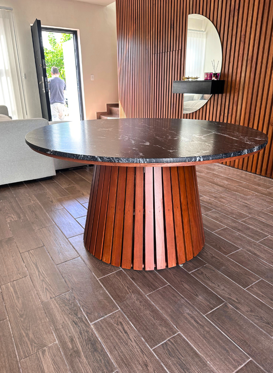 Mesa de comedor Nara Lactea