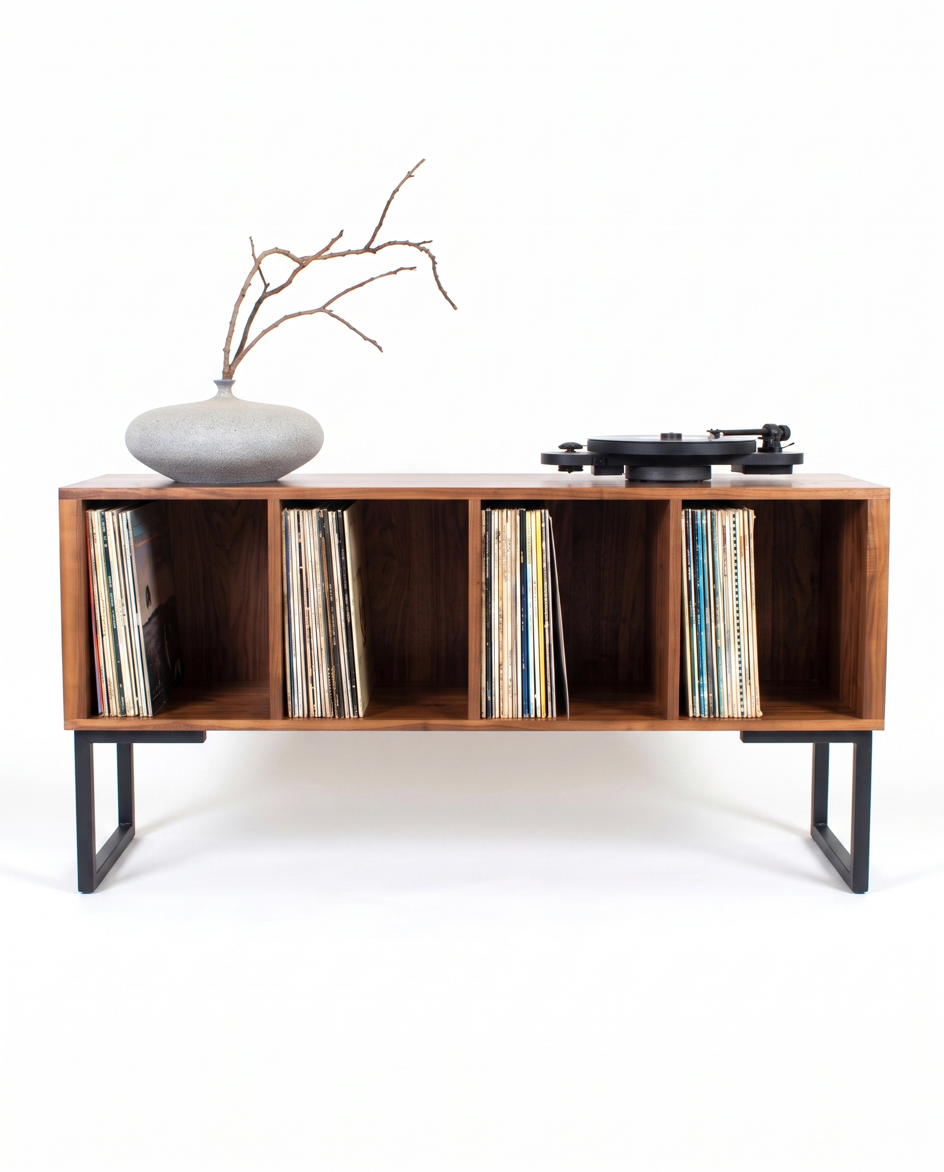 Credenza Eros Tzalam fondo blanco de frente con decoración
