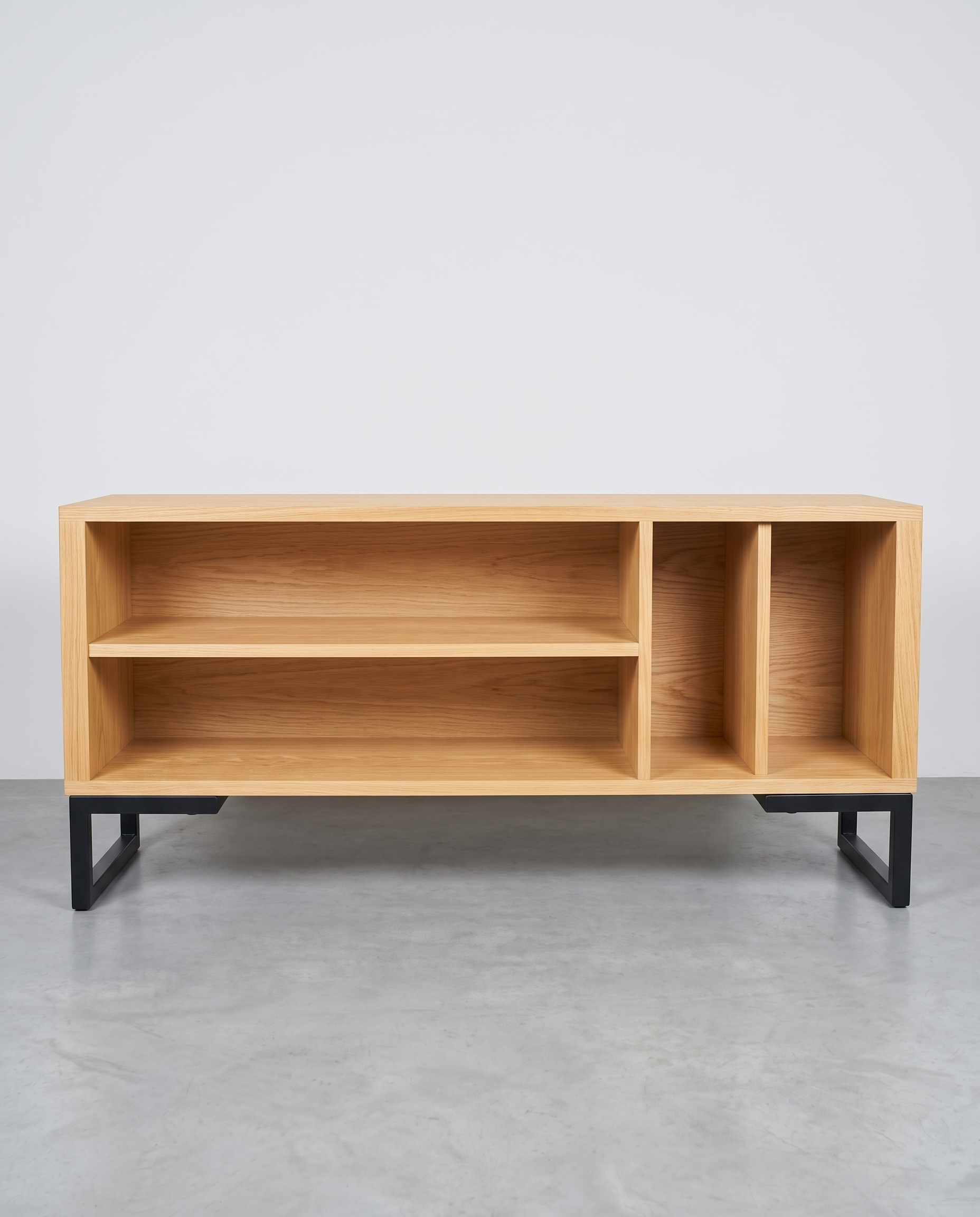 Credenza Febo Encino de frente sin productos