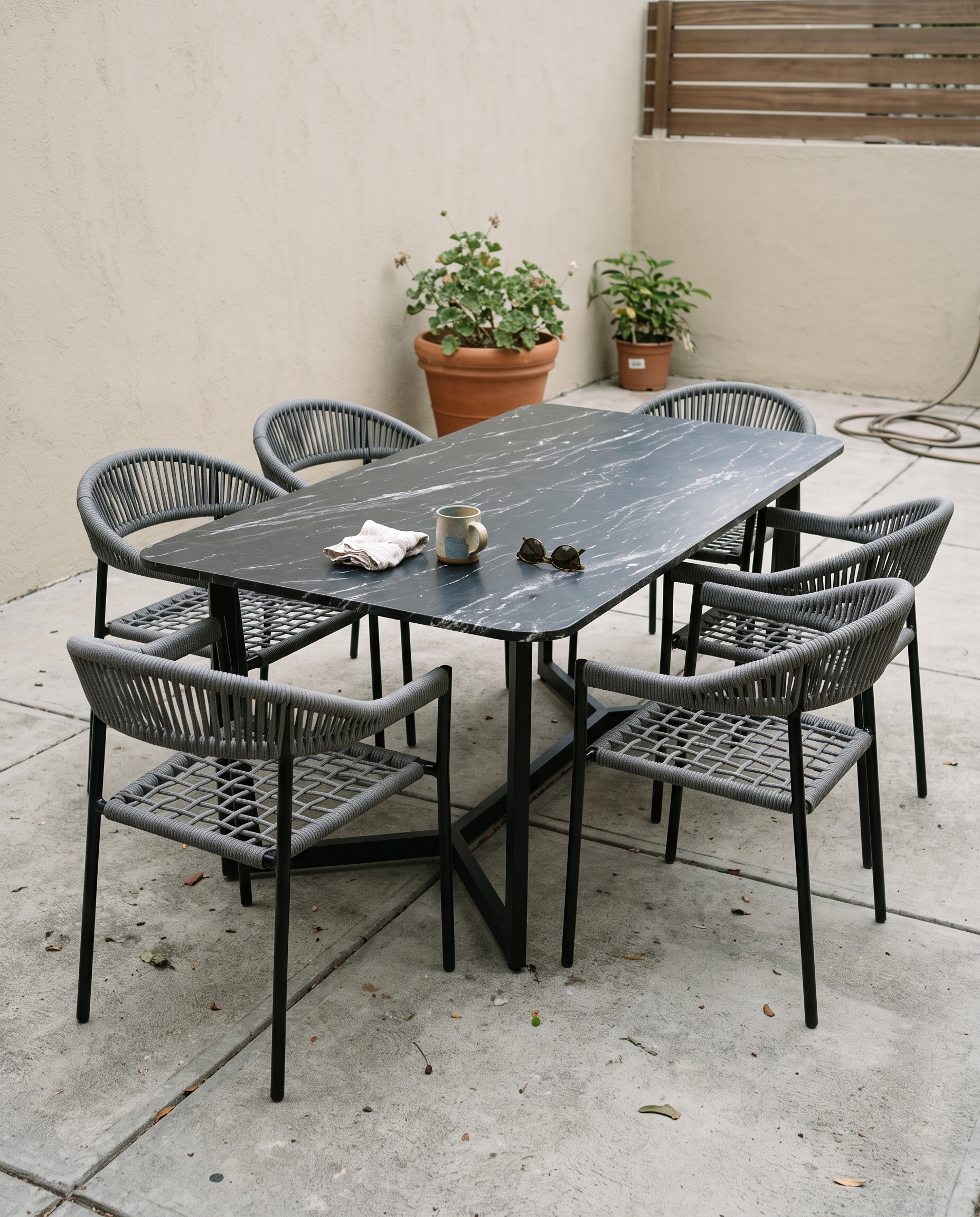 Silla Exterior Milán en comedor de exterior completo